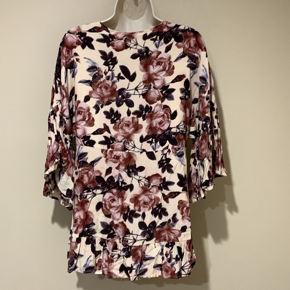 Altar’d State top - Picture 4 of 9